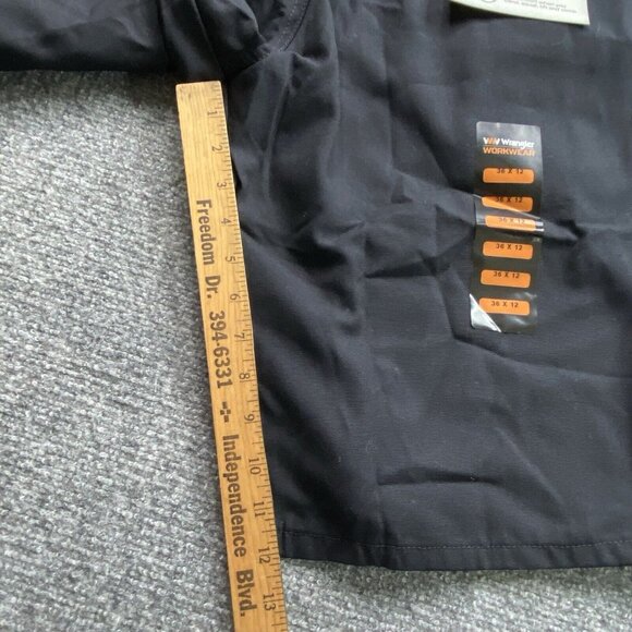 Wrangler Workwear Shorts Mens 36 x 12 Black Plain Front Inseam GusseI Sturdy - Picture 6 of 9